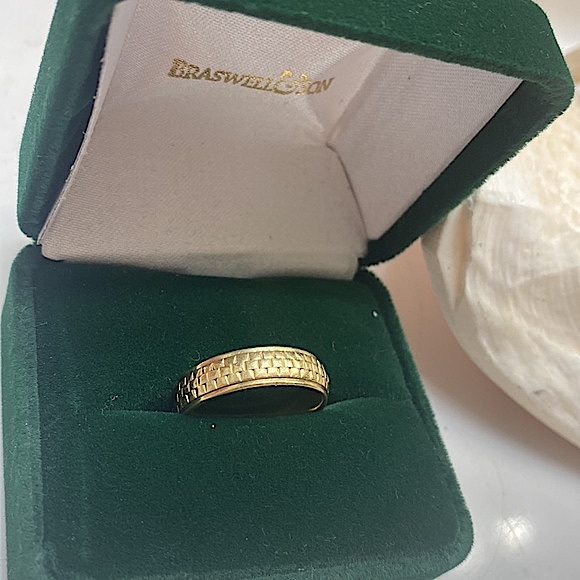 Other - Mens 14k Gold Ring Tire Print